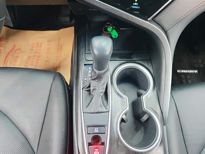 Фото 16 - Toyota Camry