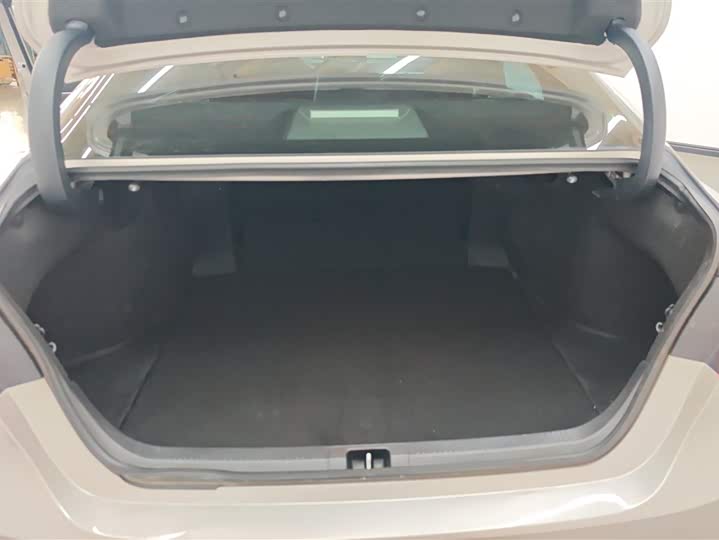 Фото 4 - Toyota Camry