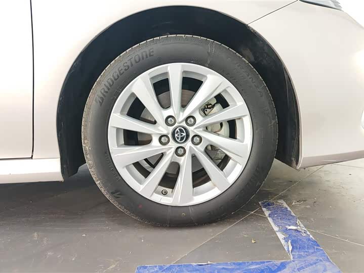 Фото 6 - Toyota Camry