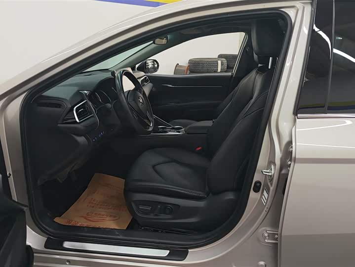 Фото 9 - Toyota Camry