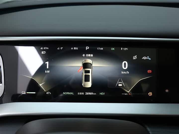 Фото 17 - Denza D9