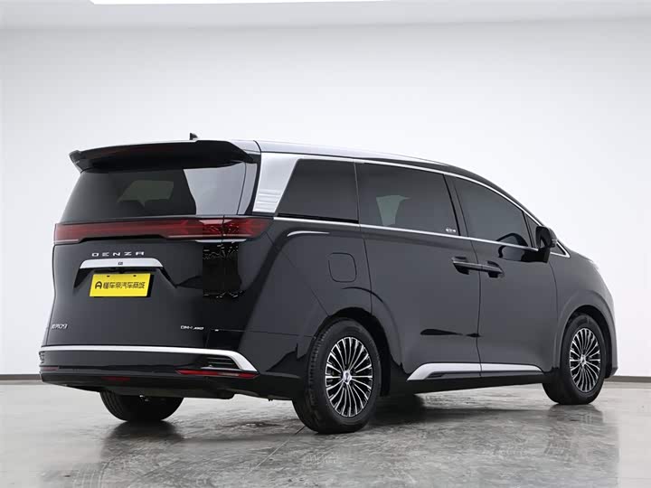 Фото 8 - Denza D9