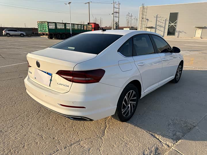 Фото 9 - Volkswagen Lavida