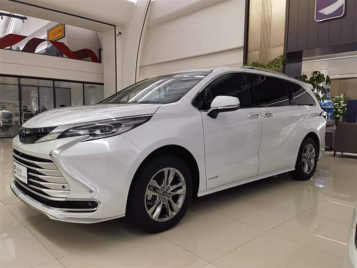 Фото 1 - Toyota Sienna