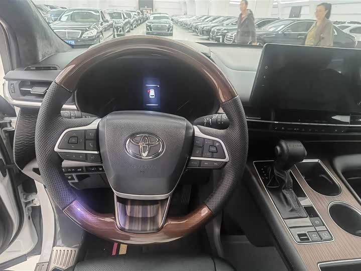 Фото 7 - Toyota Sienna