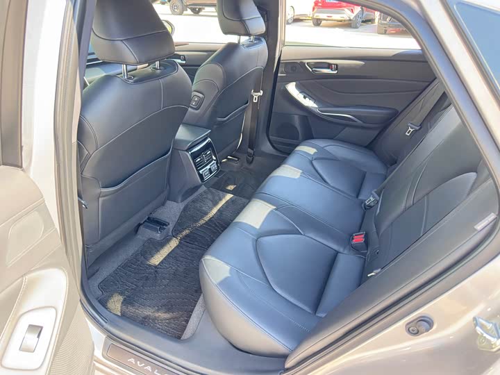 Фото 10 - Toyota Avalon