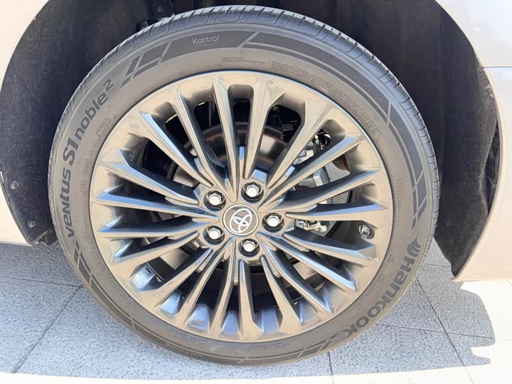 Фото 18 - Toyota Avalon