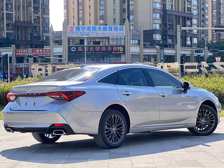 Фото 5 - Toyota Avalon