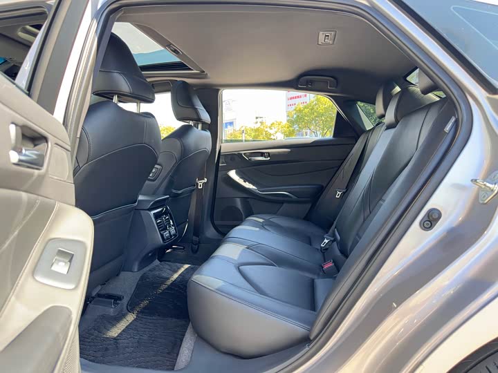 Фото 8 - Toyota Avalon