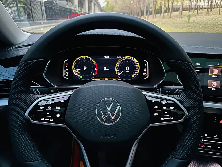 Фото 10 - Volkswagen Passat