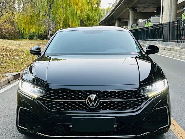 Фото 2 - Volkswagen Passat