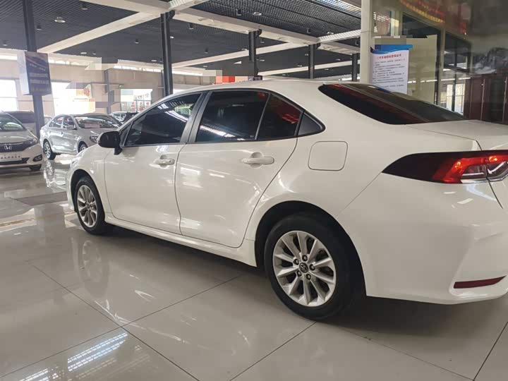 Фото 5 - Toyota Corolla