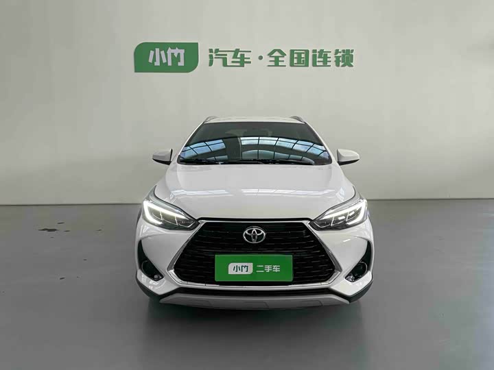 Фото 2 - Toyota Yaris L Hatchback