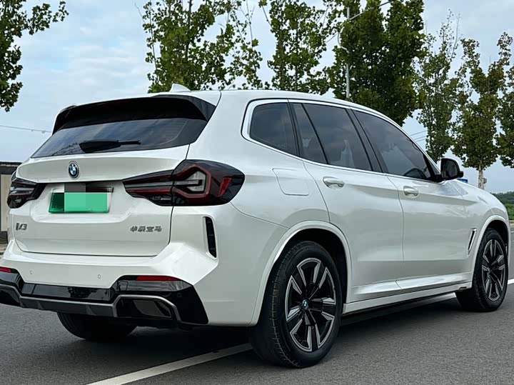 Фото 9 - BMW iX3