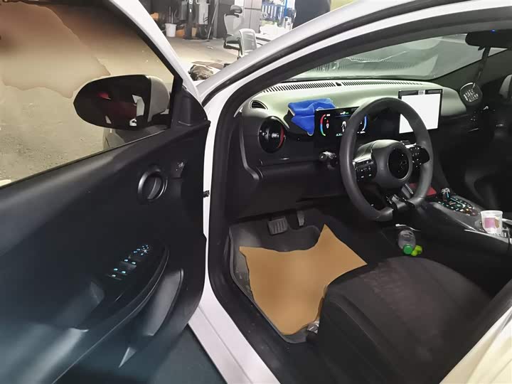 Фото 16 - BYD E2