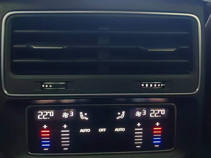 Фото 13 - Audi Q7