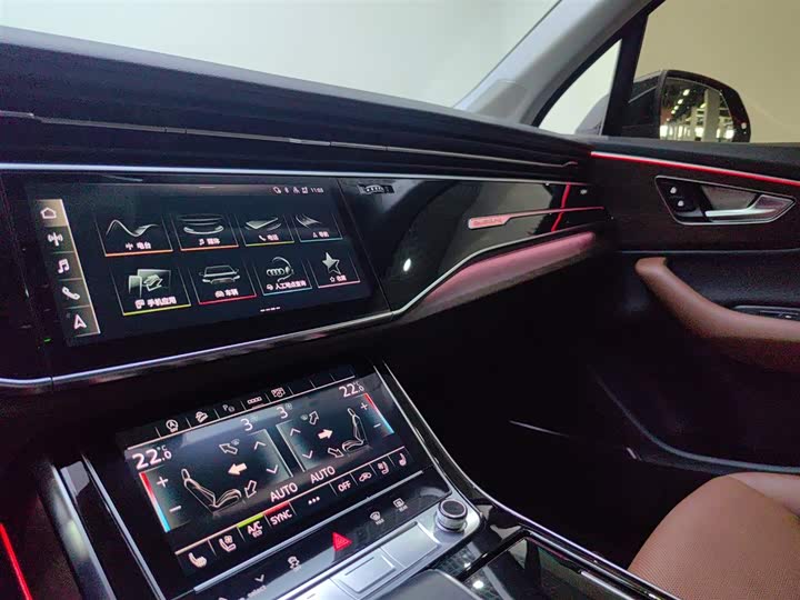 Фото 14 - Audi Q7