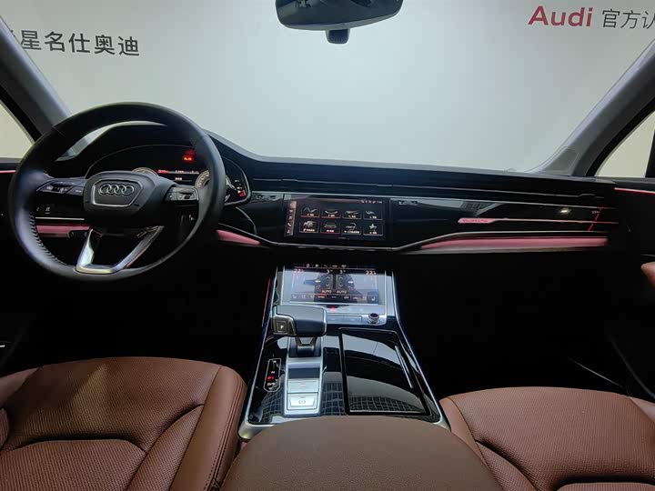 Фото 15 - Audi Q7