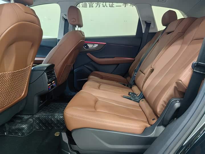 Фото 17 - Audi Q7