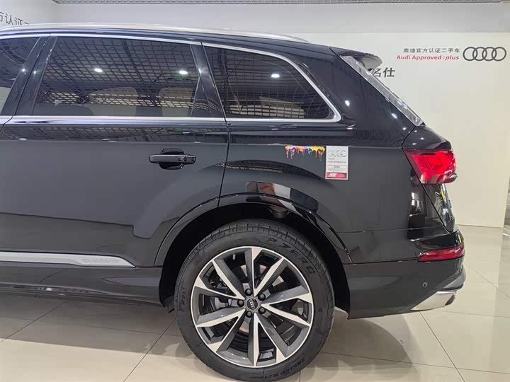 Фото 8 - Audi Q7