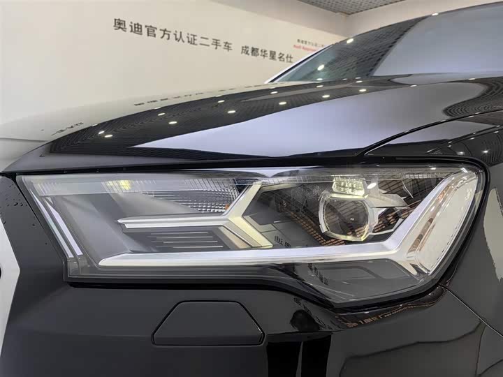 Фото 9 - Audi Q7