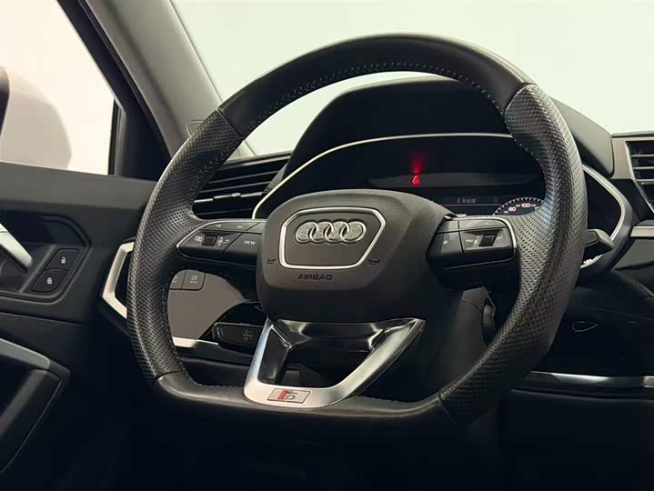 Фото 7 - Audi Q3 Sportback