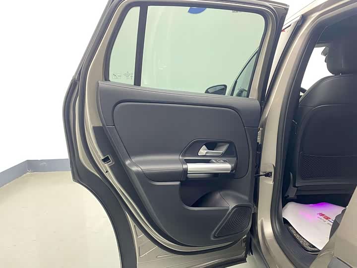 Фото 22 - Mercedes-Benz EQA