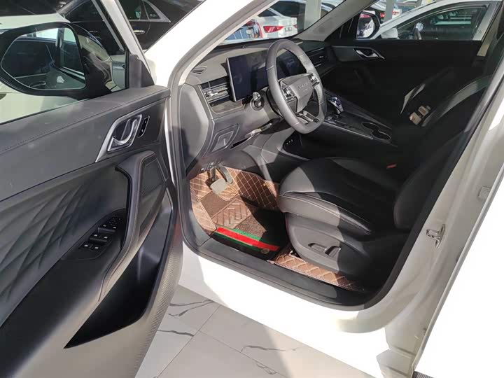 Фото 16 - Roewe RX5