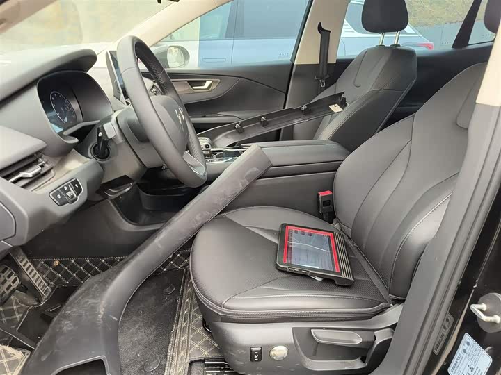 Фото 15 - Hongqi E-QM5