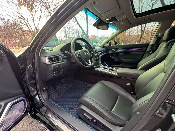 Фото 4 - Honda Accord