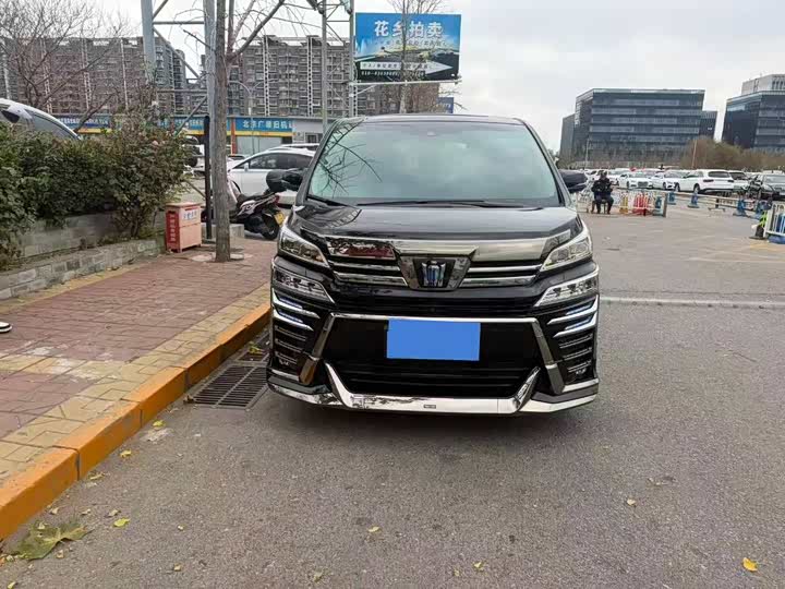 Фото 1 - Toyota Vellfire