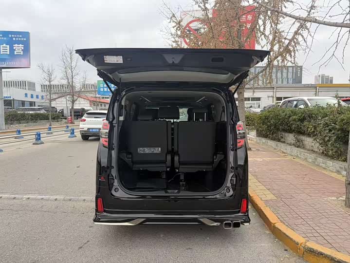 Фото 11 - Toyota Vellfire