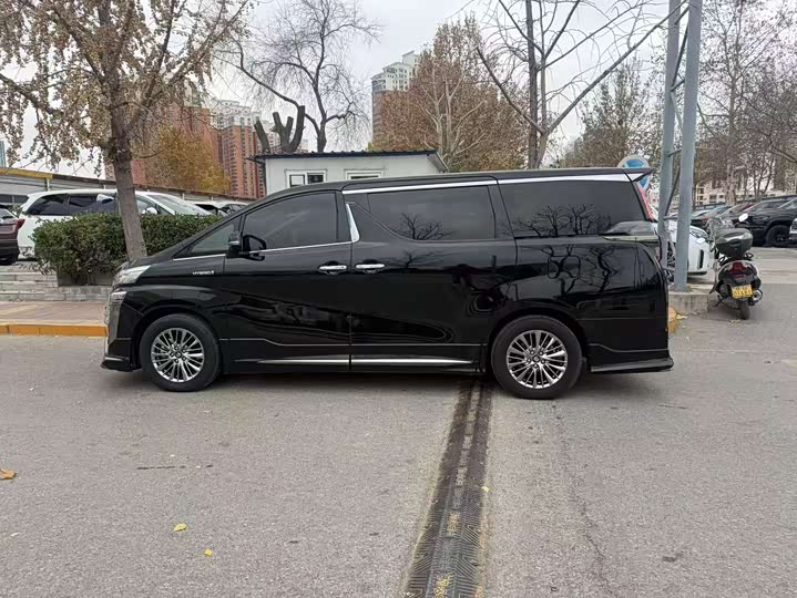 Фото 13 - Toyota Vellfire