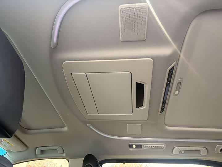 Фото 15 - Toyota Vellfire