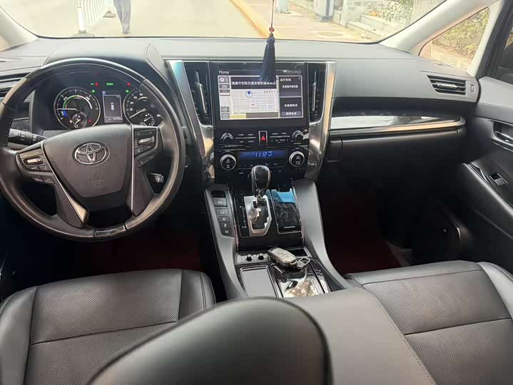 Фото 16 - Toyota Vellfire