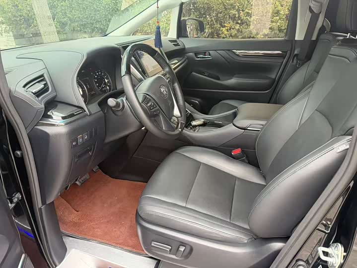 Фото 18 - Toyota Vellfire