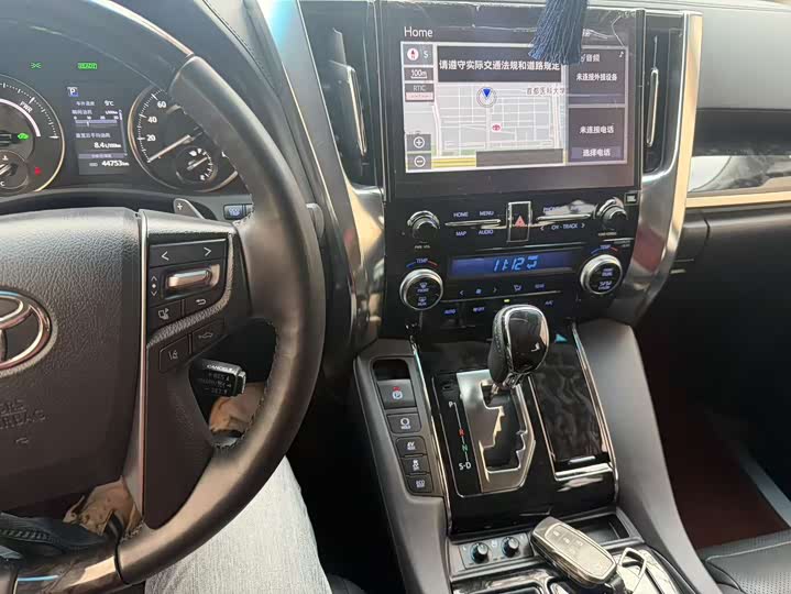 Фото 21 - Toyota Vellfire