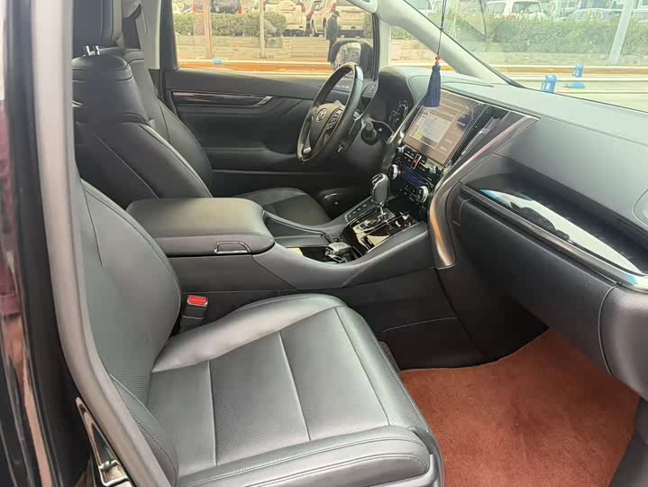 Фото 5 - Toyota Vellfire