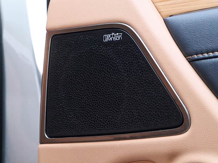 Фото 11 - Lexus ES