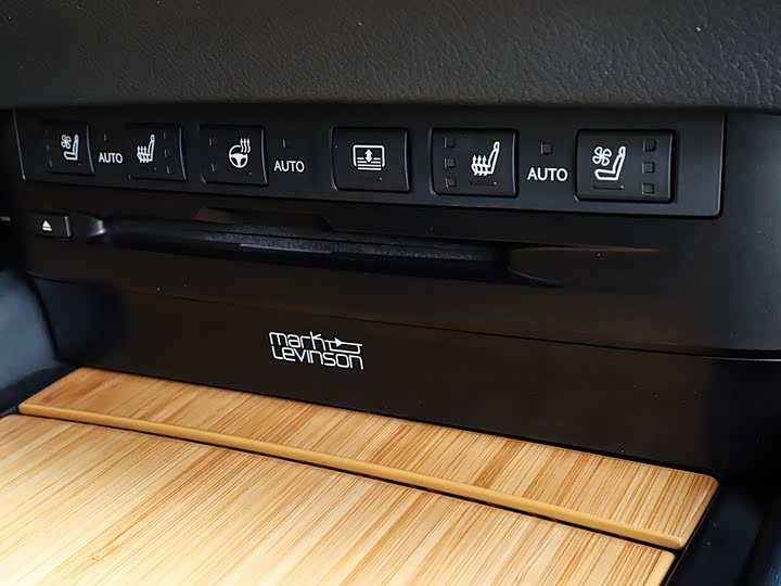 Фото 12 - Lexus ES