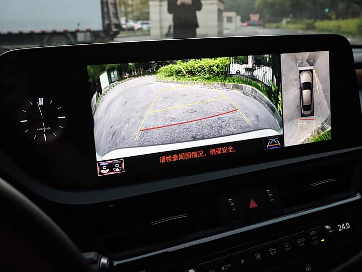 Фото 15 - Lexus ES