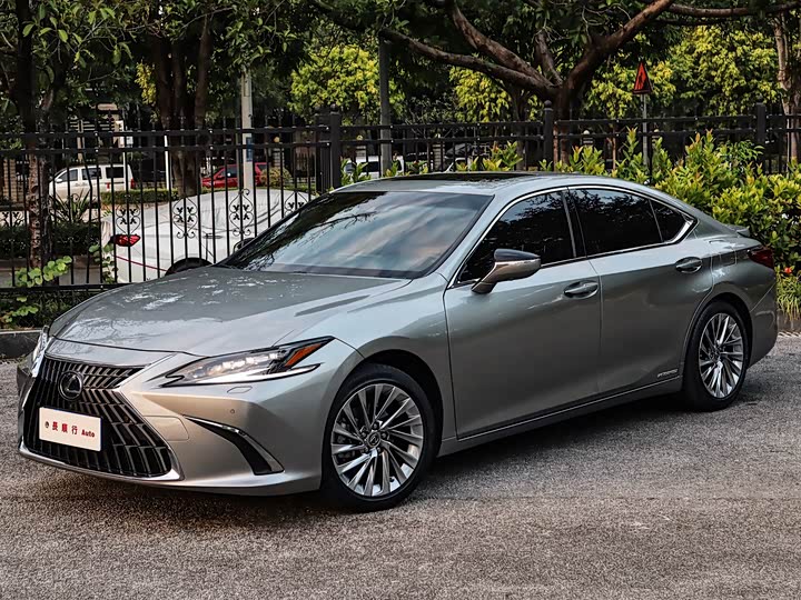 Фото 2 - Lexus ES