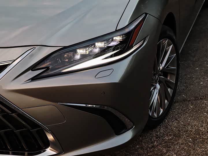 Фото 3 - Lexus ES