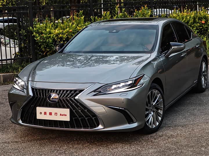 Фото 4 - Lexus ES