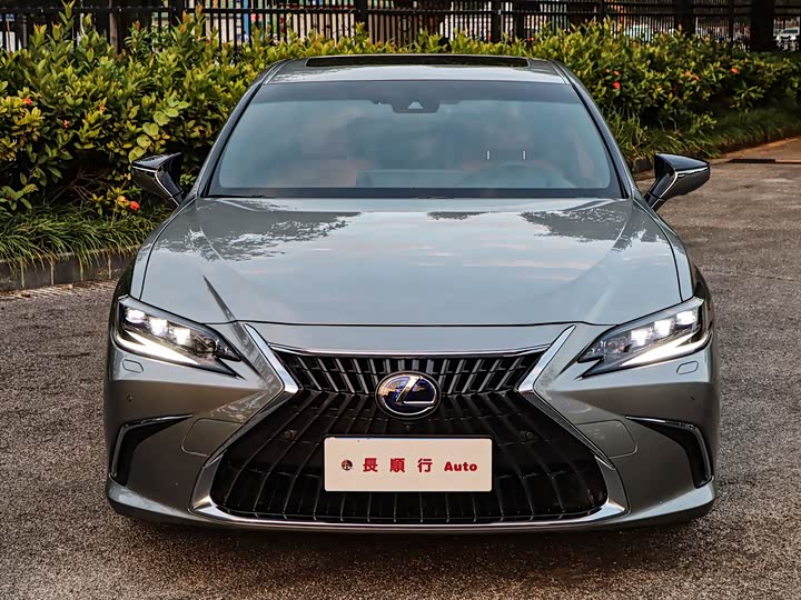 Фото 6 - Lexus ES