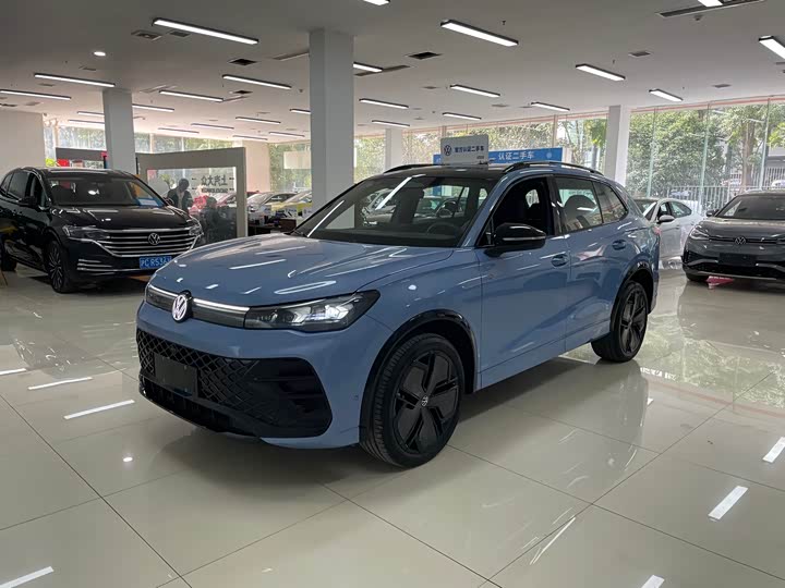 Фото 1 - Volkswagen Tiguan L Pro