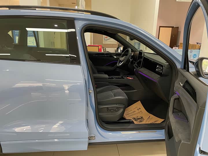 Фото 7 - Volkswagen Tiguan L Pro