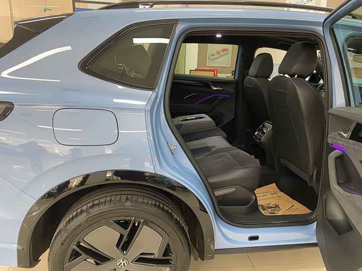 Фото 9 - Volkswagen Tiguan L Pro