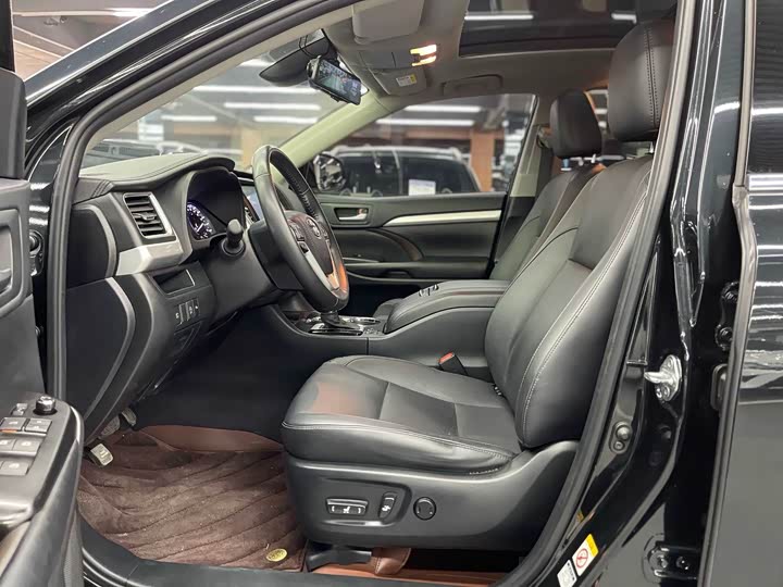 Фото 4 - Toyota Highlander