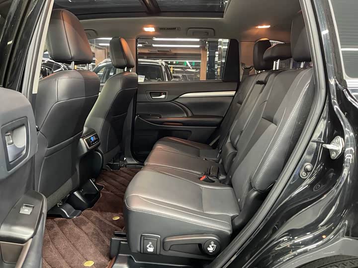 Фото 6 - Toyota Highlander